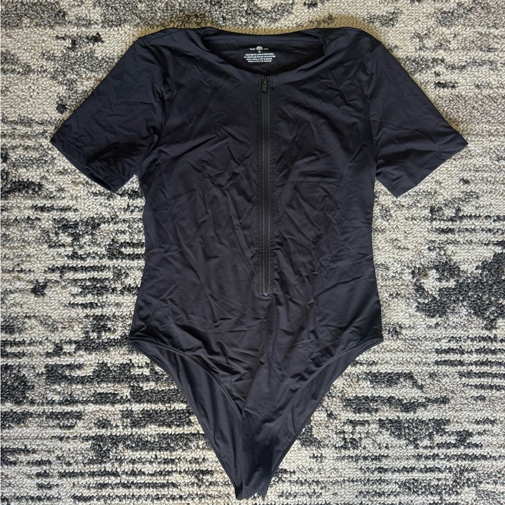 Toast Swim Black Short Sleeve Zip Front One Piece Swimsuit – XL